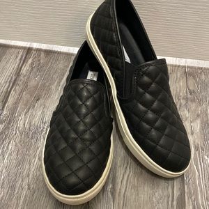 Steve Madden slide on